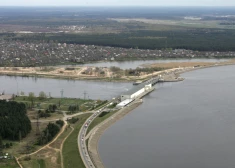 Nākamās nedēļas nogalē īslaicīgi slēgs satiksmi uz Rīgas HES tilta
