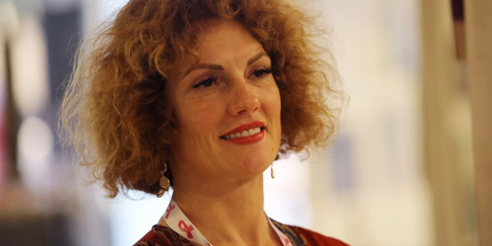 Deputāte Ieva Brante pie administratīvās atbildības saukta par ceļu satiksmes noteikumu pārkāpumu.