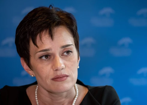 Қара әйел риэлтор Қара әйел риэлтор