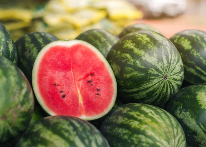 Kā veikalā izvēlēties arbūzu, kas būs salds, sulīgs un pilnīgi gatavs?