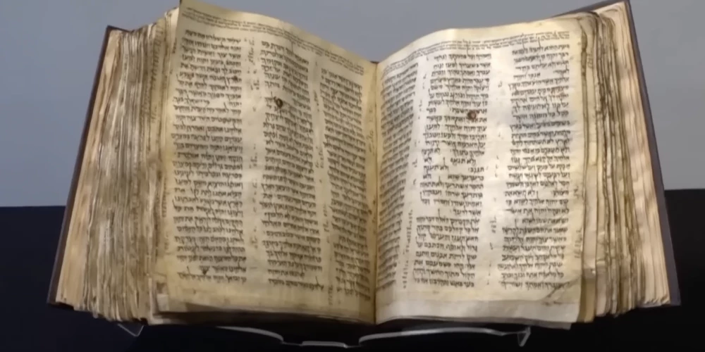 Самая древняя еврейская Библия ушла с молотка за 38,1 млн долларов