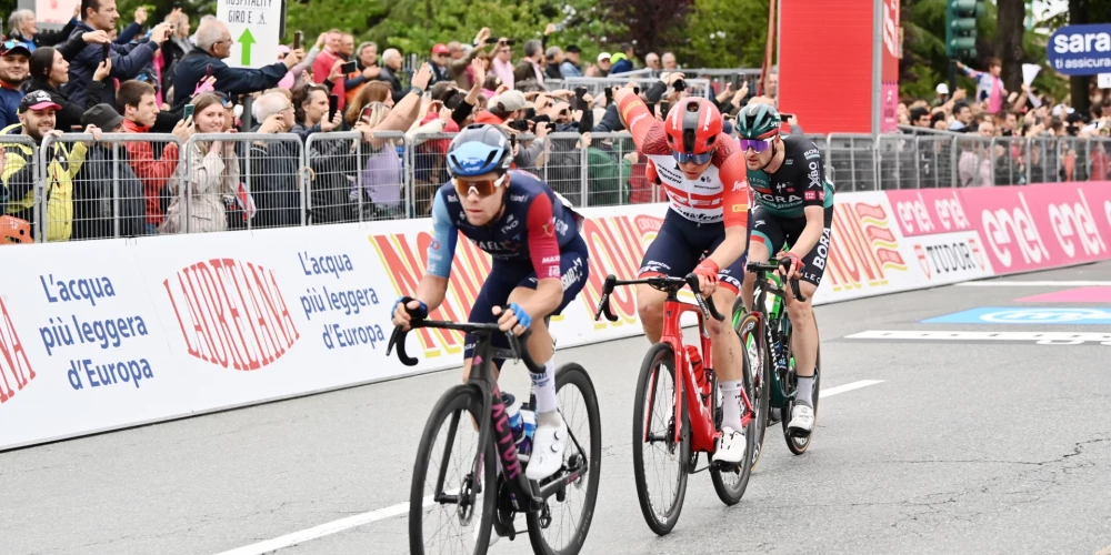 Skujiņš izcīna otro vietu "Giro d'Italia" posmā