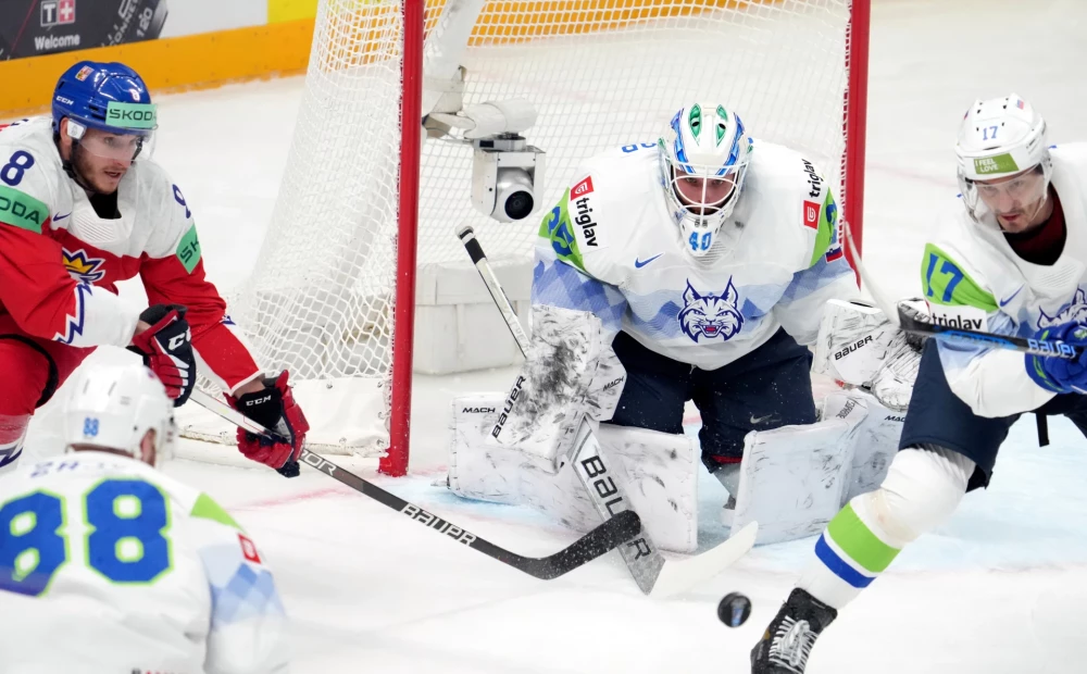 Sensasjonen skjedde ikke – tsjekkiske hockeyspillere kom tilbake fra 0:2 og slo Latvias neste motstander, Slovenia;  Sverige rev Ungarn fra hverandre