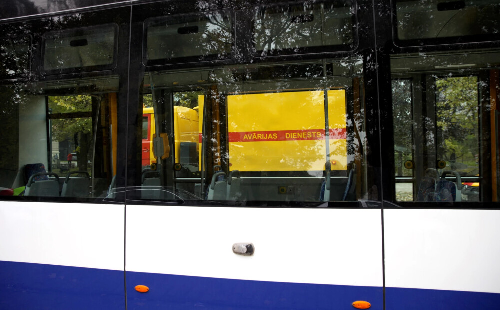 Gāzesvada avārija Miera ielā liek mainīt 9. un 11T autobusu kustību