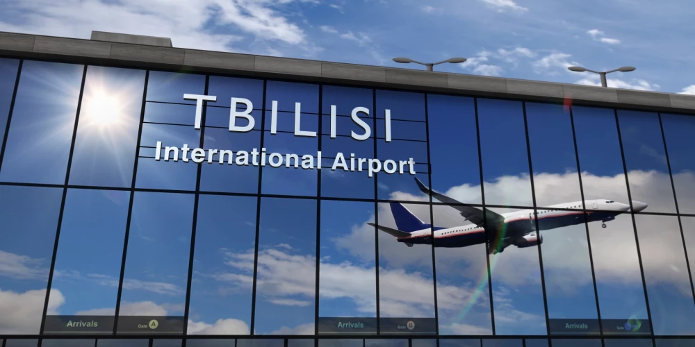   В Тбилиси приземлился первый за четыре года прямой рейс из России; полиция оцепила аэропорт