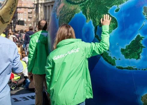   "Представляет угрозу безопасности РФ": Greenpeace объявлена "нежелательной организацией" в России