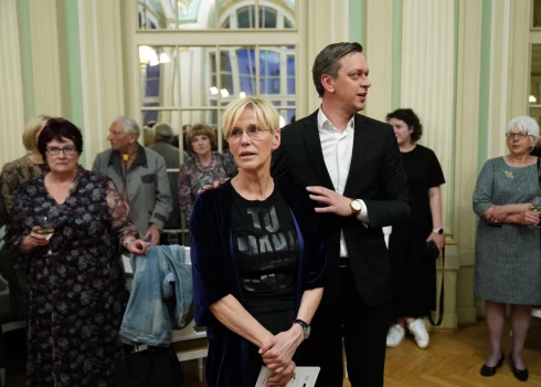 Latvijas Nacionālā teātra direktors Jānis Vimba piekritis, ka nākamsezon Ināra Slucka teātrī tikai spēlēs lomas, bet jaunus iestudējumus kā režisore neiestudēs.