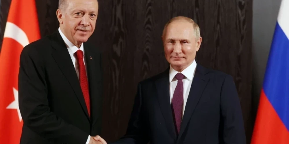 Erdogans pastāsta, kādi ir ieguvumi no draudzības ar Putinu