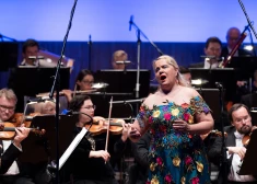 FOTO: ar aizraujošu simfoniskās mūzikas programmu sezonu noslēdz LNSO