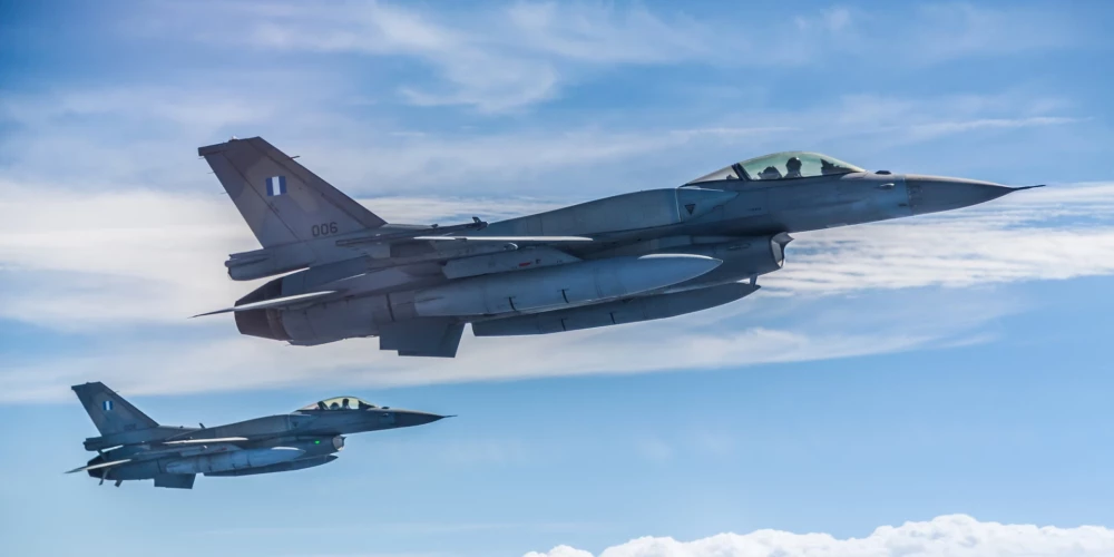 Krievija brīdina Rietumus par "milzīgiem riskiem", ja Ukrainai tiks piegādātas F-16 lidmašīnas