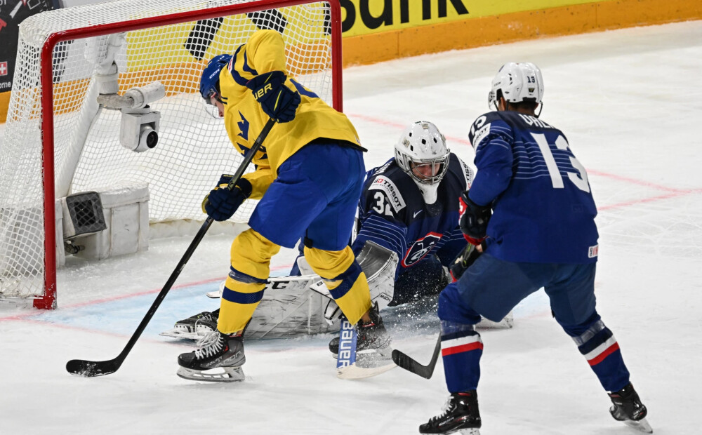 Zviedrijas hokejistiem uzvara pasaules čempionāta mačā