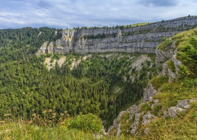 Vairāki bojāgājušie lidmašīnas katastrofā Šveicē