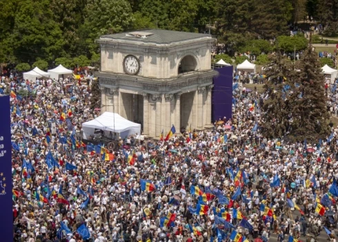 В Молдове около 75 000 человек пришли на митинг за интеграцию с Евросоюзом