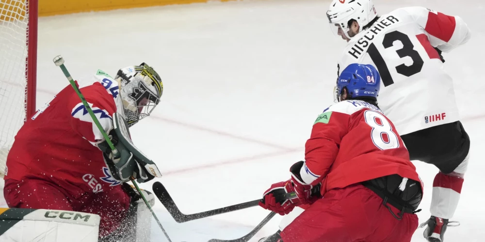 Šveices hokejisti pirms tikšanās ar Latviju nodrošina pirmo vietu apakšgrupā