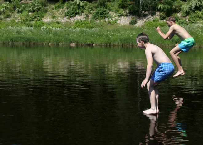 Mānīgs apstāklis, kas var palielināt noslīkšanas risku! Sākoties oficiālajai peldsezonai, brīdina glābēji
