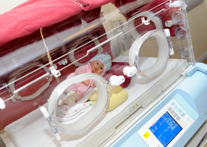 Saziedota nepieciešamā summa, lai priekšlaikus dzimušo Eniju transportētu no Turcijas uz Latviju