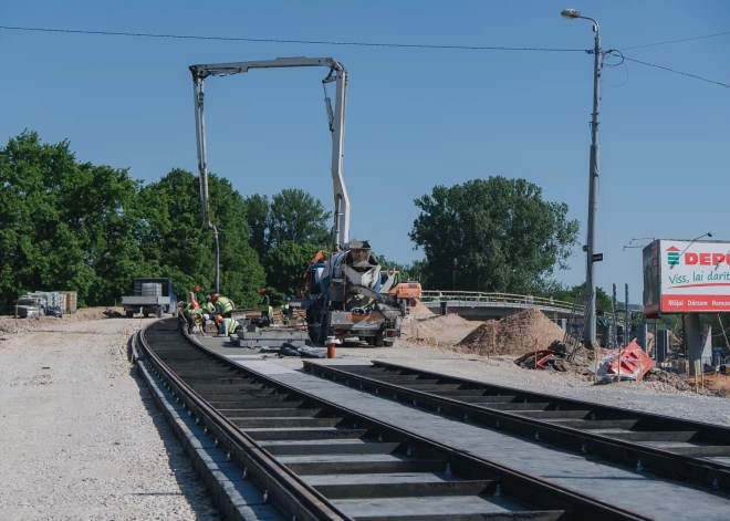 Jūnijā atjaunos tramvaju satiksmi pār Brasas tilta vienu pusi