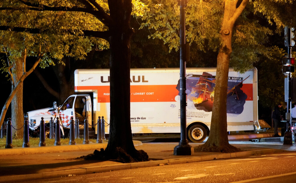 VIDEO: Vašingtonā kravas auto ietriecies barjerā pie Baltā nama