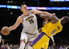 Jokičs un Denvera aizsūta atvaļinājumā Džeimsu un "Lakers", pirmo reizi vēsturē iekļūstot finālā 