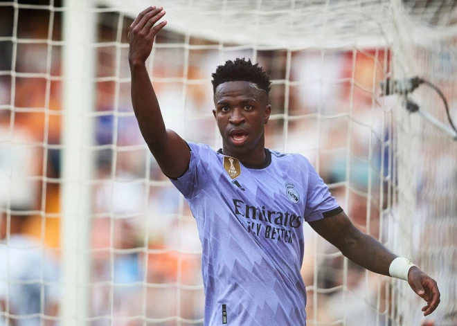 Spānijā aizturētas četras personas saistībā ar Vinisiusa Žuniora rasistiskas lelles pakāršanu