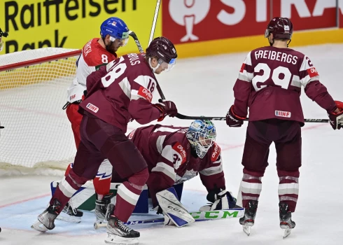 Latvijas hokeja izlases viena no panākumu atslēgām - spēle mazākumā