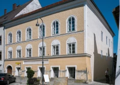 Māja, kurā piedzima Hitlers, savdabīgi sāks "izpirkt" nacistu fīrera grēkus