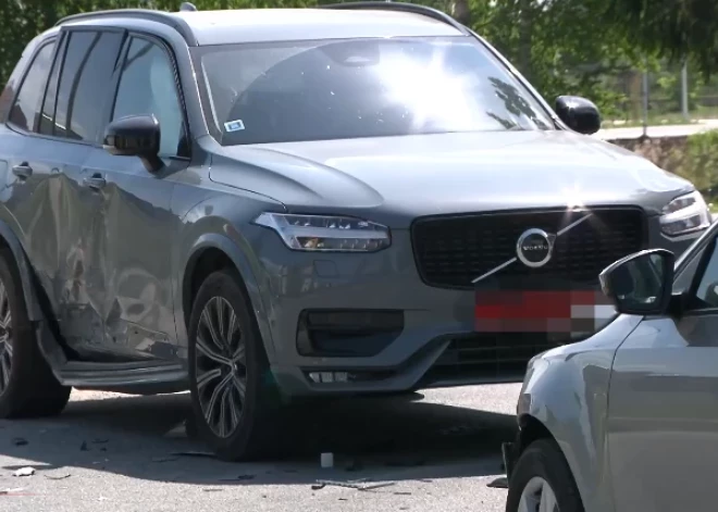 "Черная точка" в Марупе: автомобиль дипломатов попал в аварию, в которой пострадало несколько человек