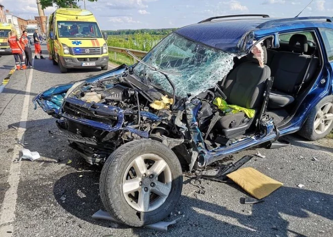 FOTO: Daugavpilī notikusi smaga autoavārija