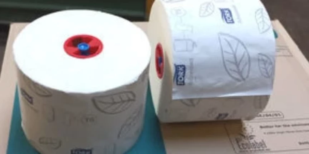 "Nelietots, rūpnīcas iepakojumā" — Vācijas armija izsolē pārdod tualetes papīru