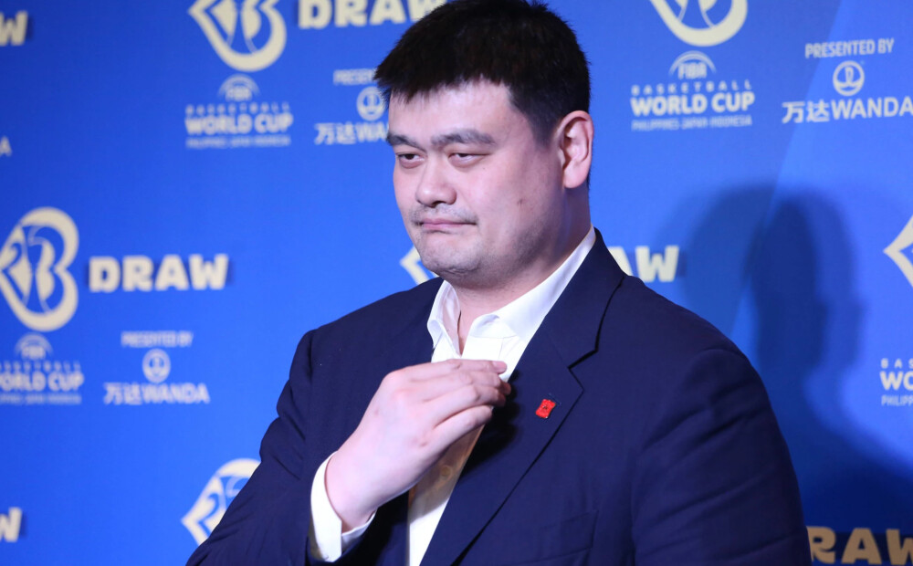 VIDEO: Jao Mins pēc drausmīga spēļu sarunāšanas skandāla pamet Ķīnas nacionālās basketbola līgas vadītāja amatu