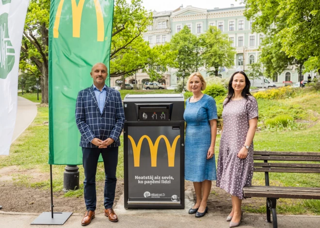 “McDonald's” kopā ar "Rīgas mežiem" uzstādījuši pirmās viedās atkritumu tvertnes galvaspilsētas parkos