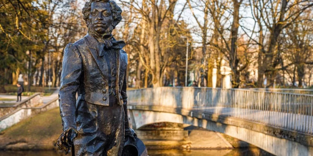 Стало известно, кому Рижская дума может передать памятник Пушкину
