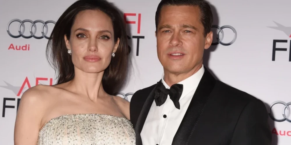   "Она отрезала себя от людей": Анджелину Джоли тяжело травмировал развод с Брэдом Питтом