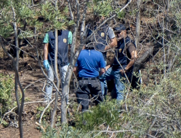 Policija pārmeklē Algarves ūdenskrātuvi, meklējot britu meitenītes Madelēnas Makkenas mirstīgās atliekas.