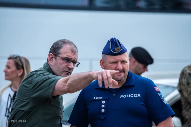 Пакет технической помощи включает автомобили и оборудование: беспилотники, генераторы, мобильную электростанцию, а также элементы старой полицейской формы. (Фото: Flickr.com / Valsts policija)
