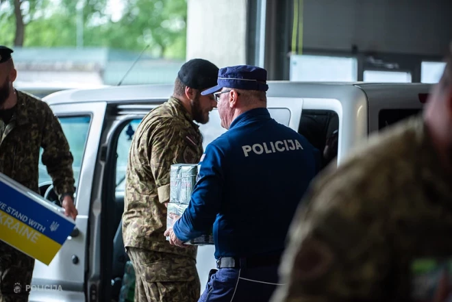 Автомобили готовятся к отправке в Украину. (Фото: Flickr.com / Valsts policija)