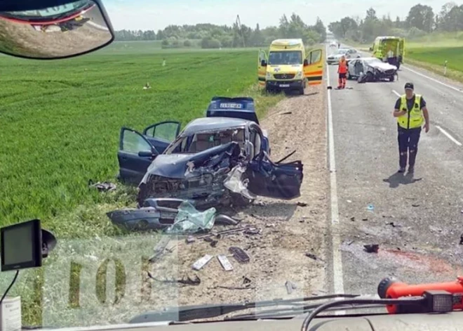 В Добельском крае произошло серьезное ДТП с участием двух легковушек