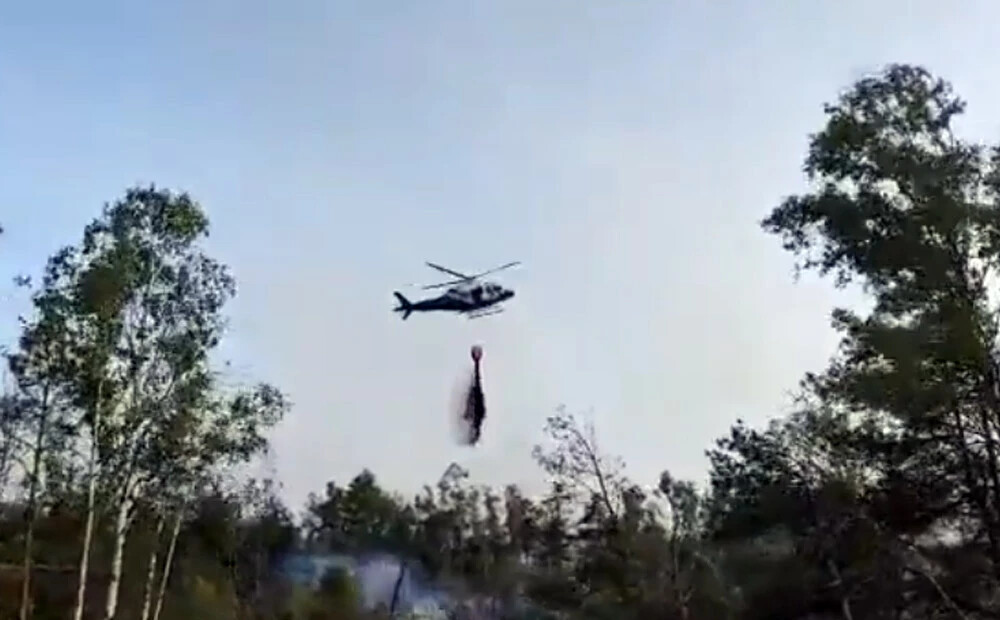 Pierīgā izcēlies vēl viens plašs meža ugunsgrēks, iesaistīts Valsts robežsardzes helikopters