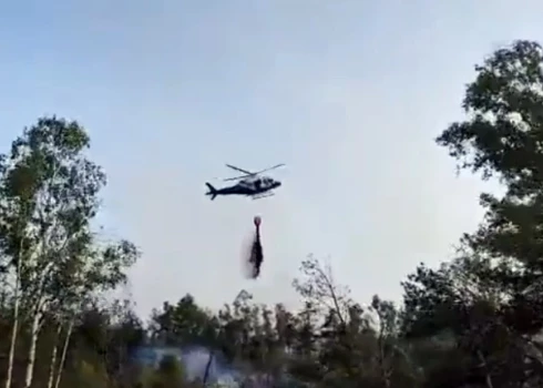 Pierīgā izcēlies vēl viens plašs meža ugunsgrēks, iesaistīts Valsts robežsardzes helikopters