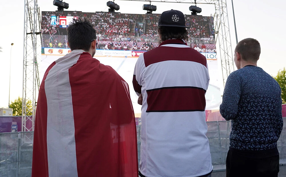 Daudzviet Latvijā hokeja izlases pusfināla cīņu varēs vērot uz lielajiem ekrāniem