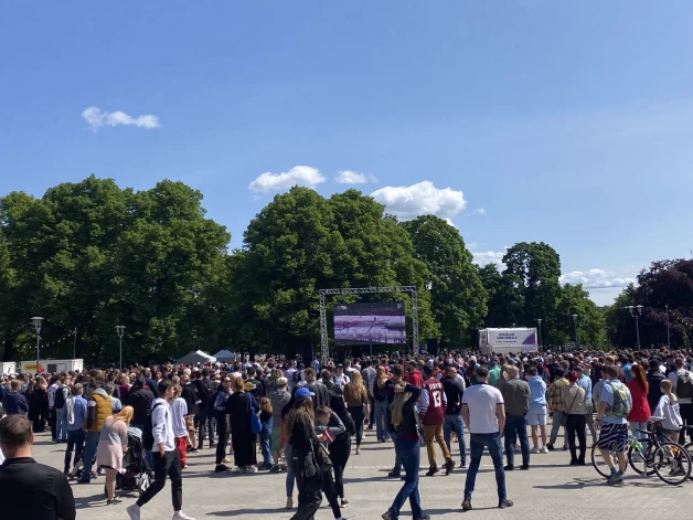 Болельщики сборной Латвии по хоккею на Эспланаде