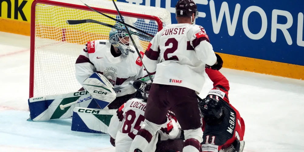Pusfināla spēle starp Latviju un Kanādu izceļas ar nepiekāpīgu un pašaizliedzīgu cīņu visa mača garumā