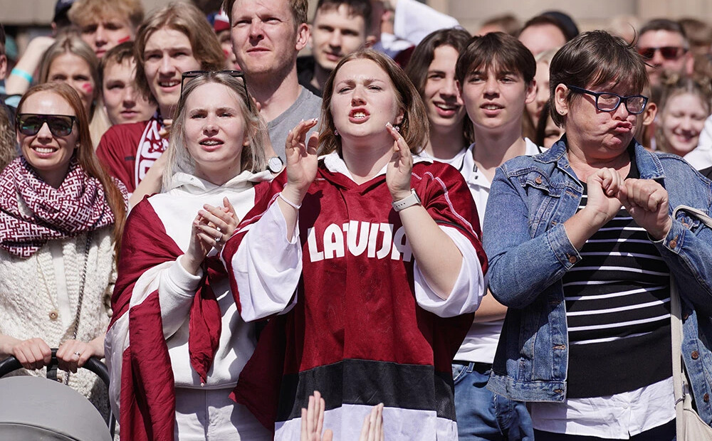 Hokeja fanu tūkstoši Rīgā vēro Latvijas izlases pusfināla maču ar Kanādu