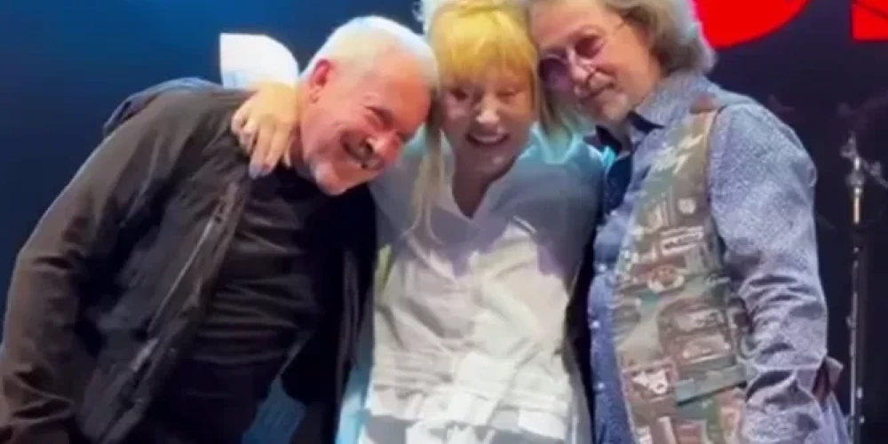 ВИДЕО: Алла Пугачева появилась на концерте "Машины времени" и даже поднялась на сцену