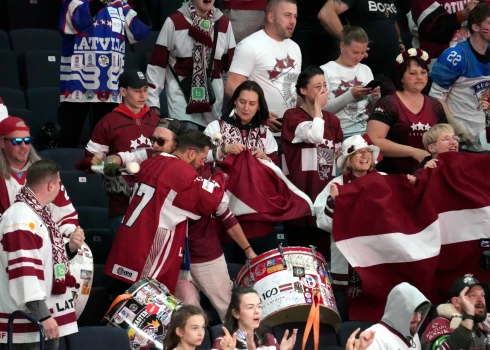 ЛФХ призывает болельщиков встретить сборную Латвии по хоккею у памятника Свободы