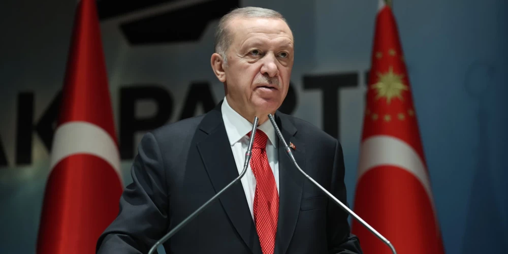 Turcijā viss pa vecam? Erdogans paziņojis par uzvaru prezidenta vēlēšanās