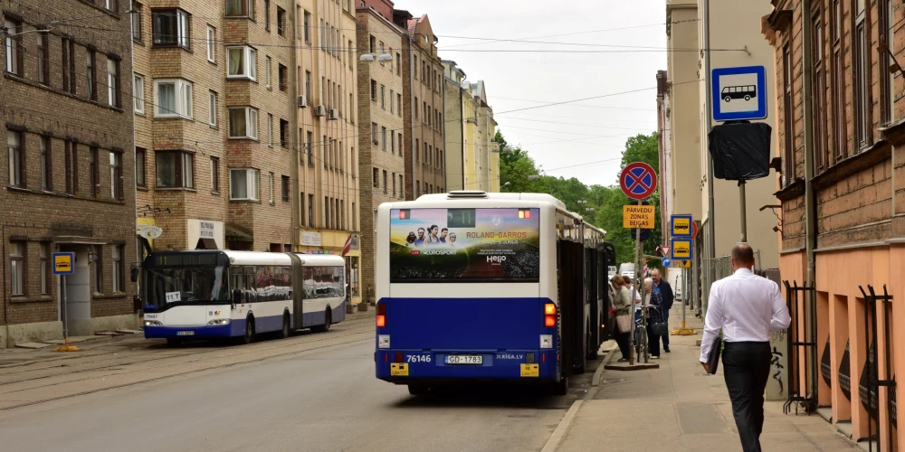 Uzmanību! Rīgas sabiedriskais transports pirmdien kursēs pēc darbdienu grafika