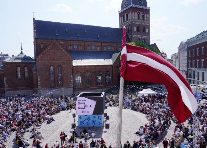 Kurš apmaksās ballīti? Cilvēki sašutuši par pēkšņo Saeimas lēmumu noteikt pirmdienu par brīvdienu