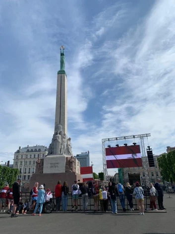 Так выглядела площадь у памятника Свободы в 10 утра.