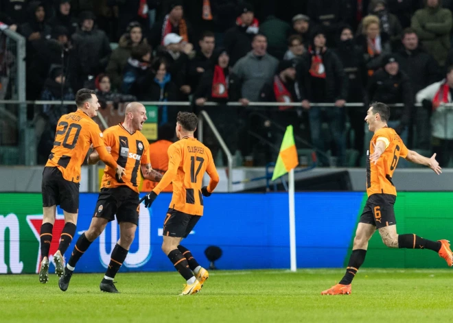 Doneckas "Šahtar" futbolisti uzvar kara ietekmētā Ukrainas čempionātā